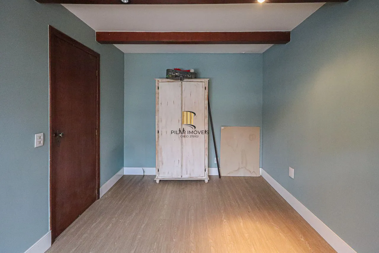 Apartamento cobertura de 03 dormitórios com opção de 05, 03 garagens. Bairro Higienópolis