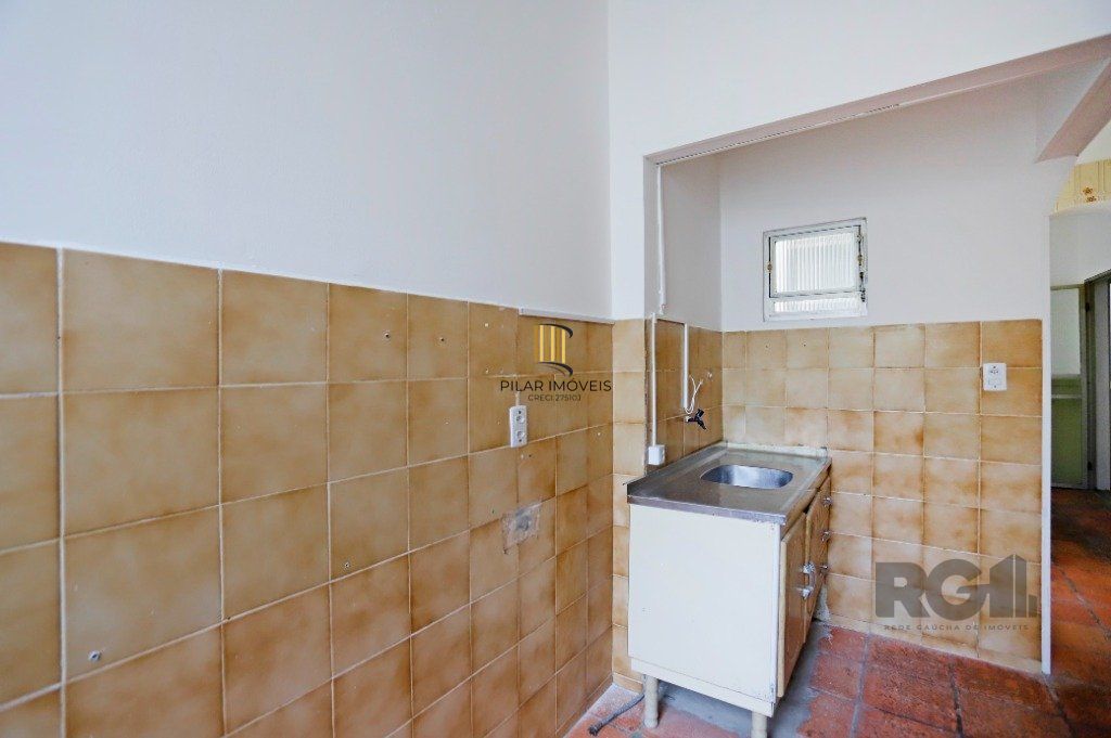 Apartamento 03 dormitórios no Bairro Santana em Porto Alegre.