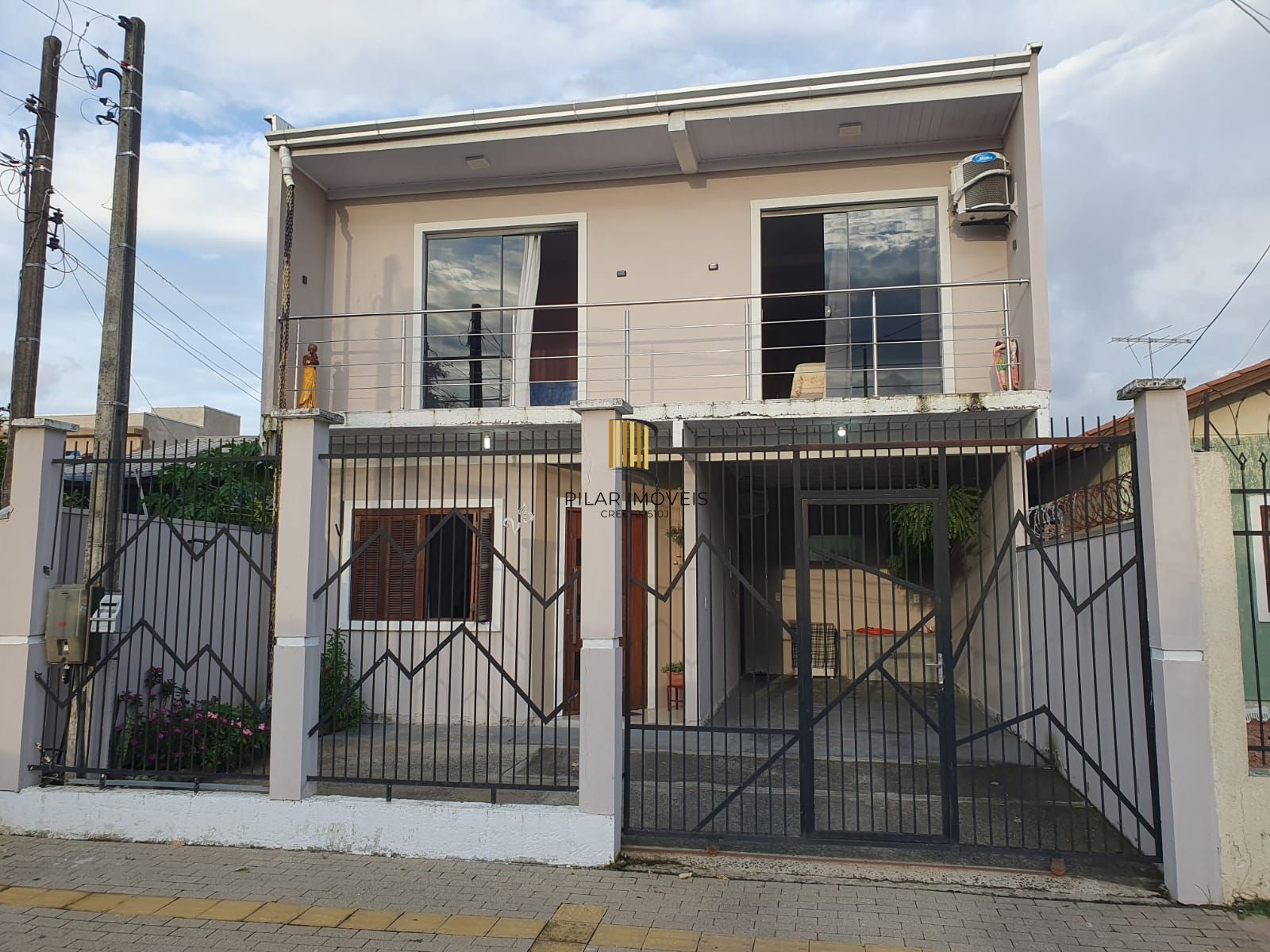 Casa, 3 Dormitórios, 2 Banheiros, 180m², Bairro Estância Velha, Canoas