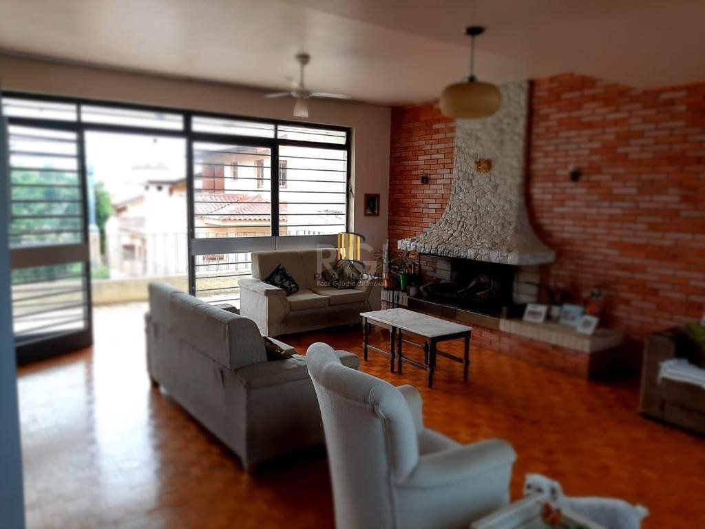 Casa 5 dormitórios no bairro Santa Tereza