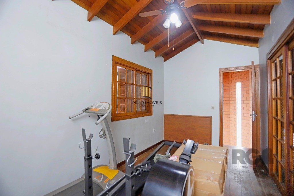 Casa 5 dormitórios no bairro Partenon