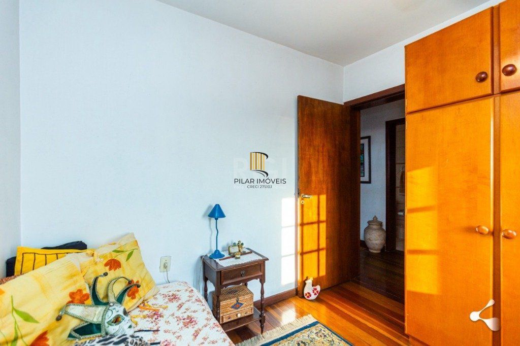 Casa para Venda - 231.27m², 3 dormitórios, sendo 1 suites, 3 vagas - Cristal