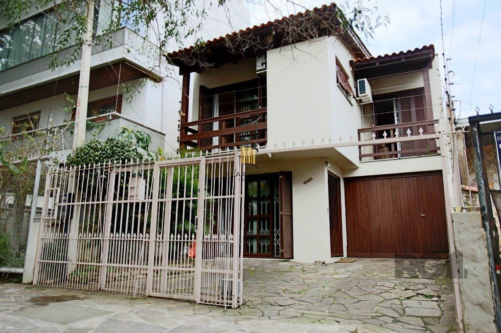 Casa 3 Dormitório(s) Bairro Petrópolis