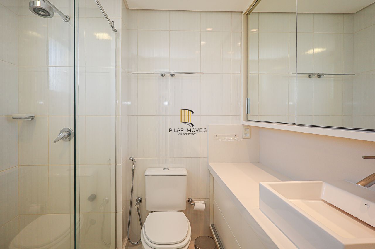 Apartamento de 3 quartos, 3 suítes, com 02 garagens individuais no Bairro Petrópolis, próximo a Encol.
