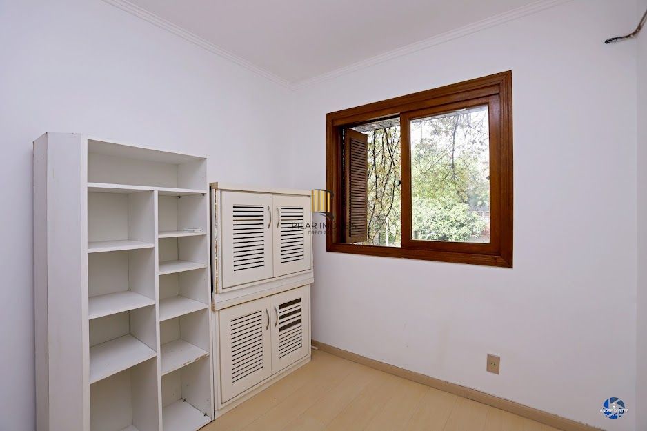 Apartamento semi mobiliado com churrasqueira e 02 garagens no Menino Deus em Porto Alegre