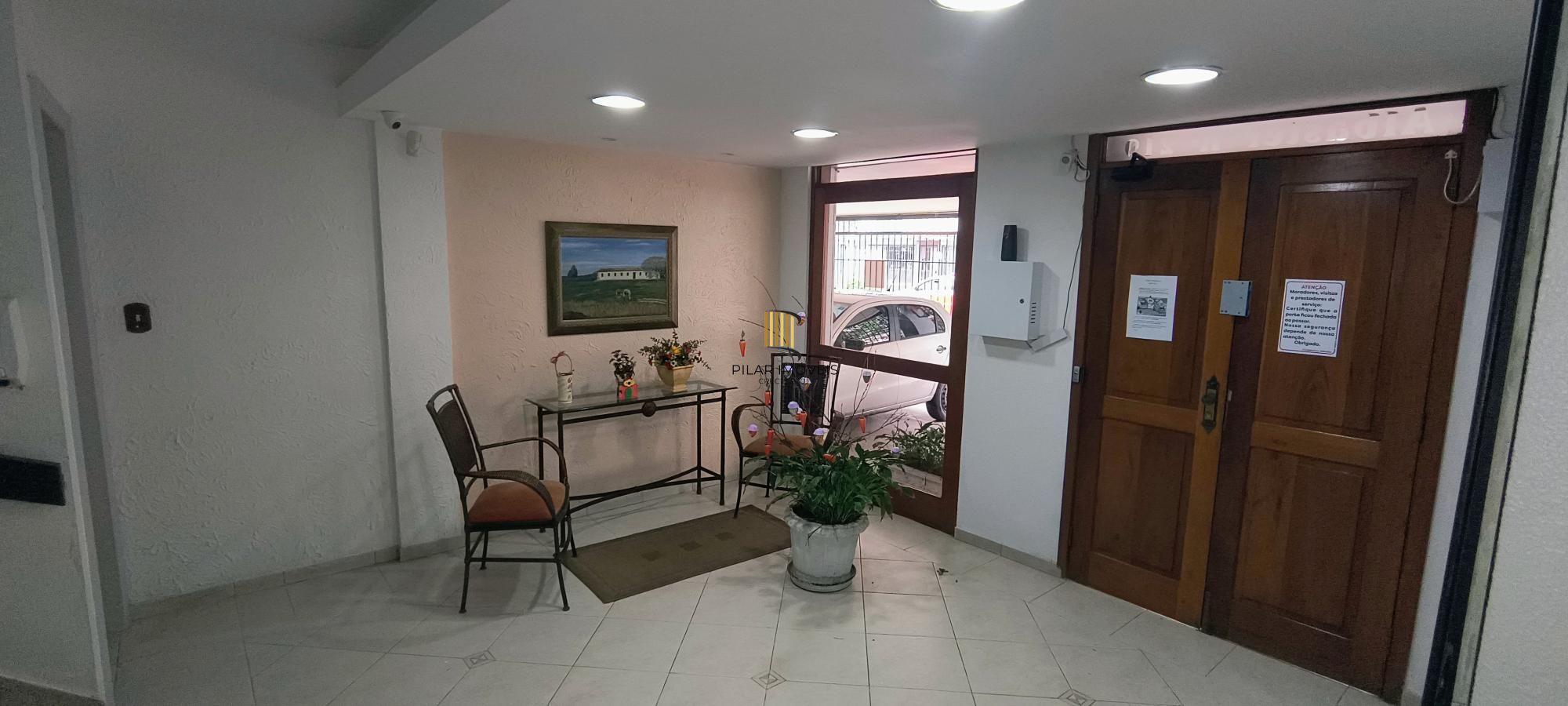 Com área privativa de 120,73 m2, sala com 03 ambientes