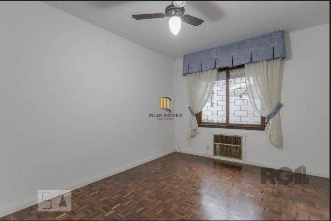 Casa com 04 dormitórios no Bairro Chacara das Pedras Porto Alegre