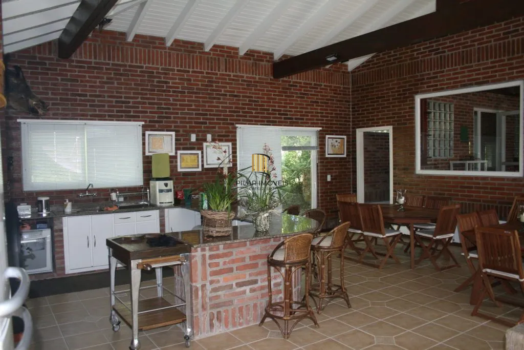 Casa 5 dormitórios no bairro Planalto