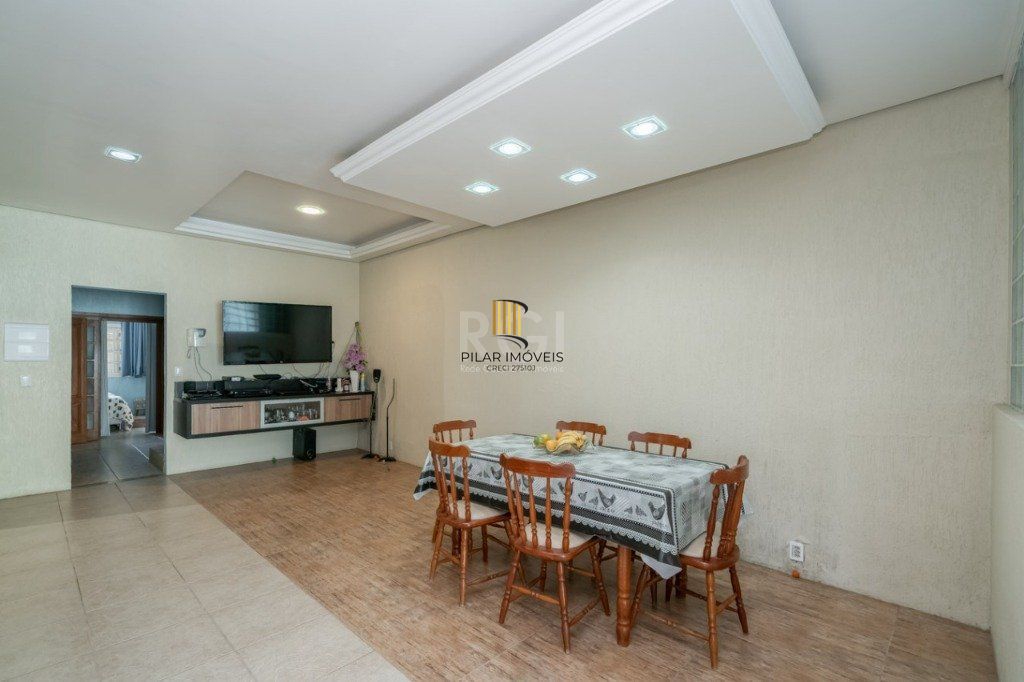 Casa para Venda - 259m², 4 dormitórios, sendo 1 suites, 4 vagas - Coronel Aparício Borges