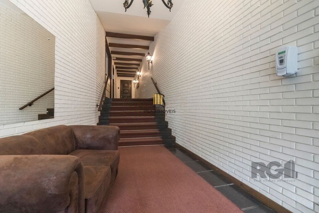 Apartamento 03 dormitórios revitalizado no Moinhos de Vento em Porto Alegre.