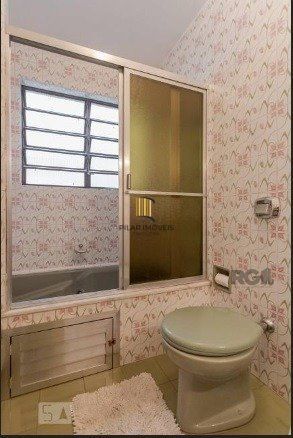 Casa com 04 dormitórios no Bairro Chacara das Pedras Porto Alegre