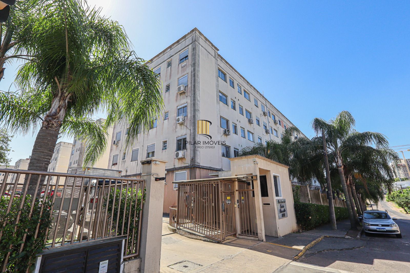 Apartamento Semimobiliado à Venda em Porto Alegre, RS