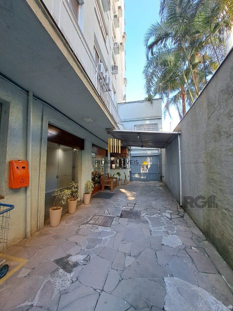 Vendo excelente cobertura com vista cinematografia, no Bairro Floresta.
