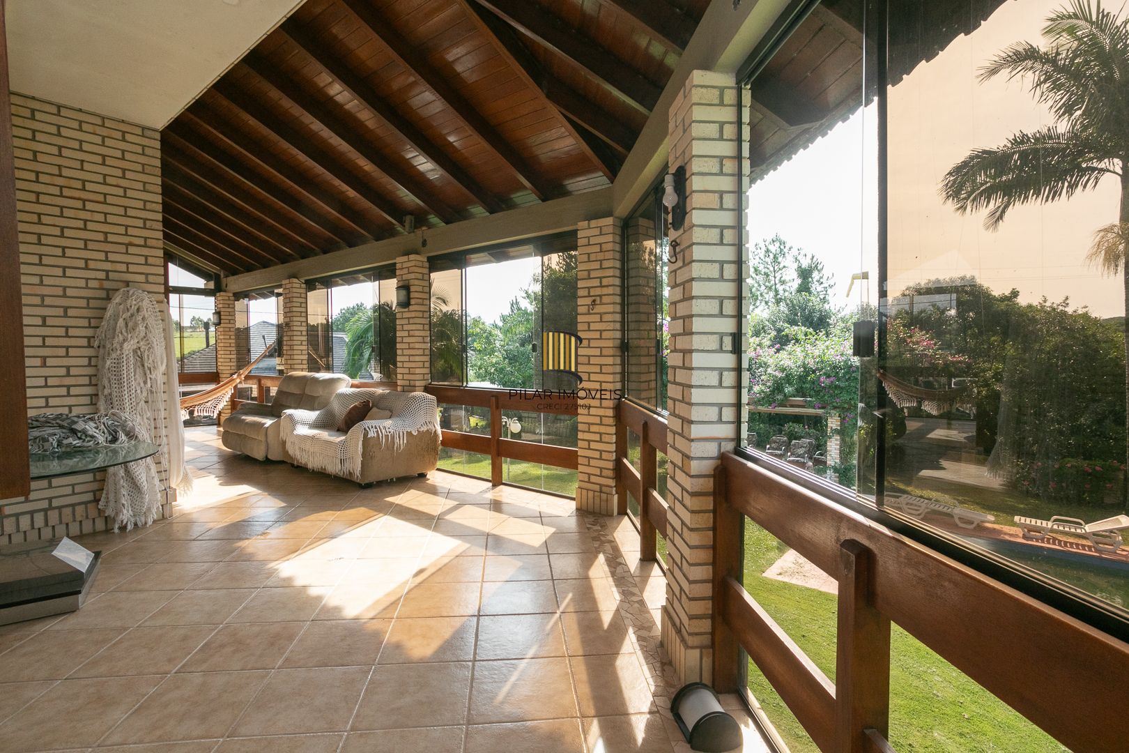 Casa mobiliada em condomínio