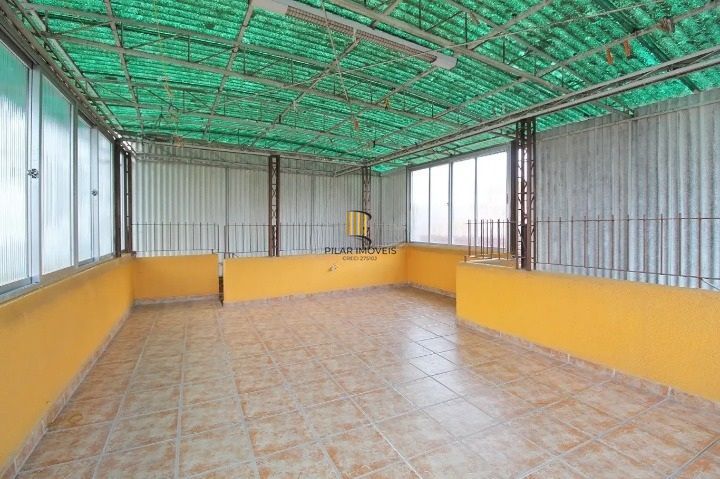 sobrado espaçoso e semimobiliado