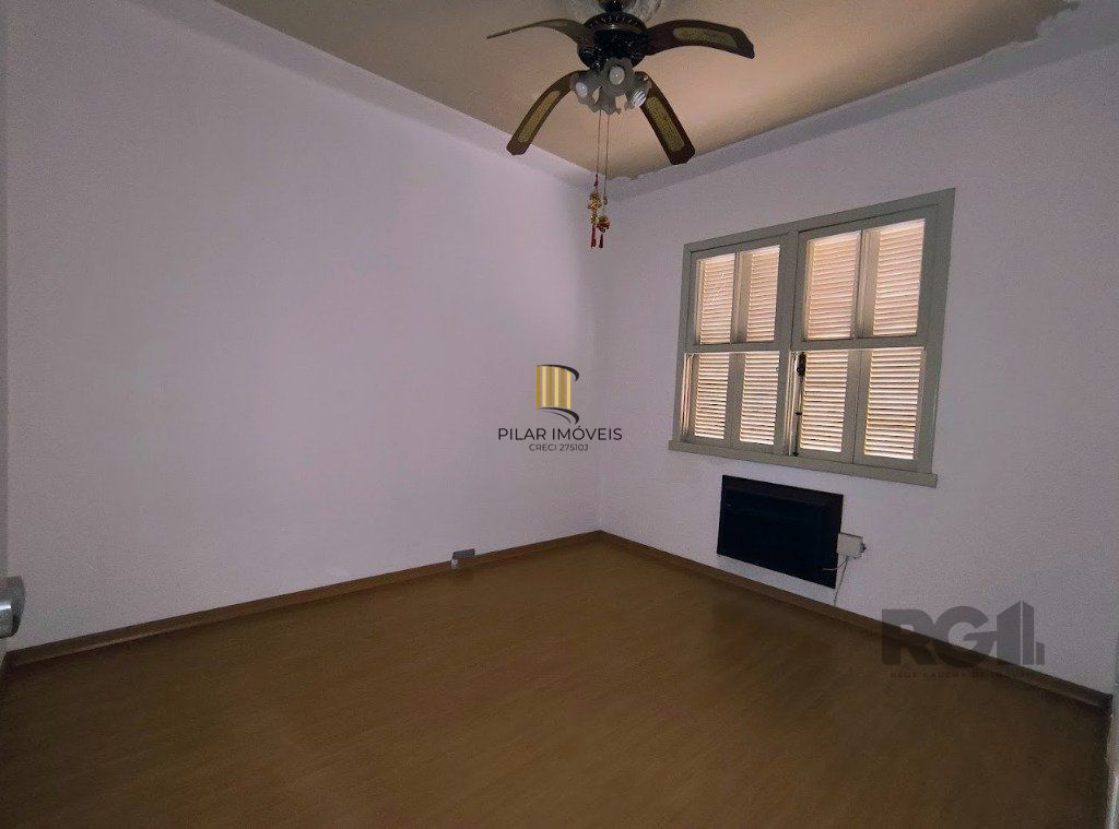 Apartamento com 02 dormitório no Bairro Floresta em Porto Alegre.