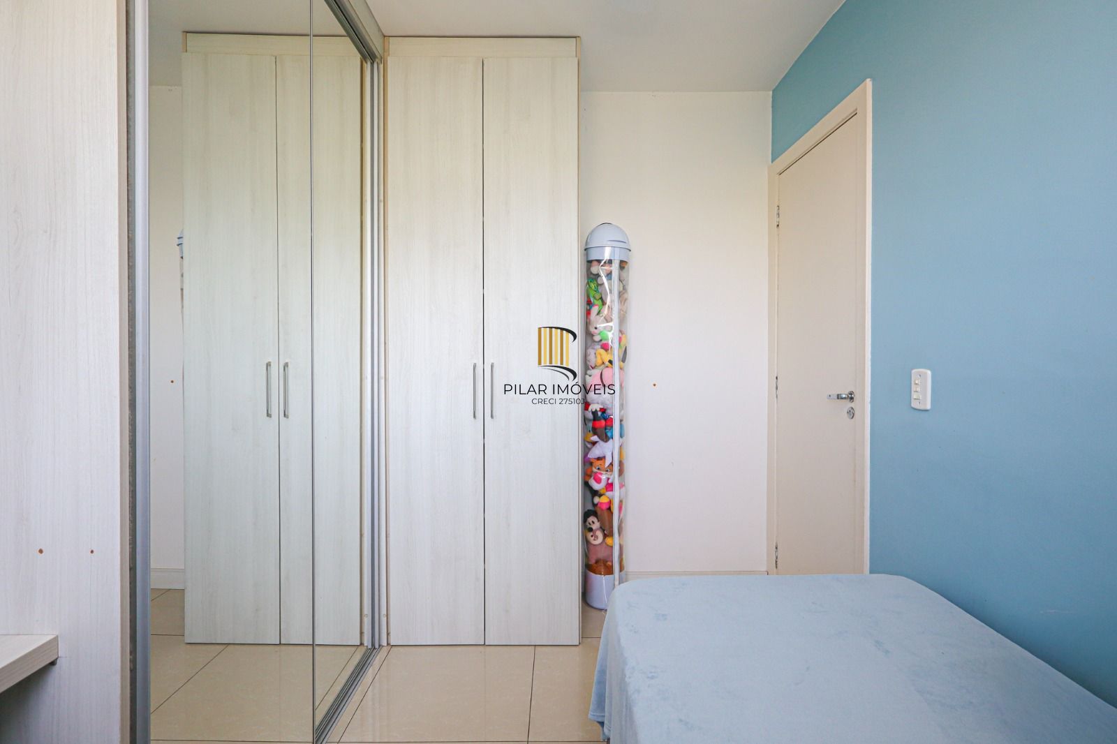 Apartamento Semimobiliado à Venda em Porto Alegre, RS