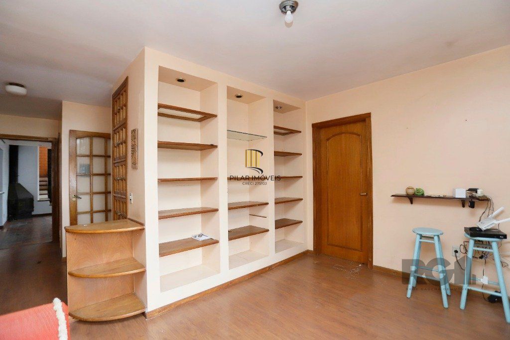 Casa 5 dormitórios no bairro Partenon
