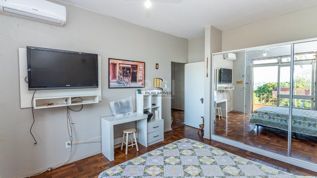 Casa 5 dormitórios no bairro Santa Tereza