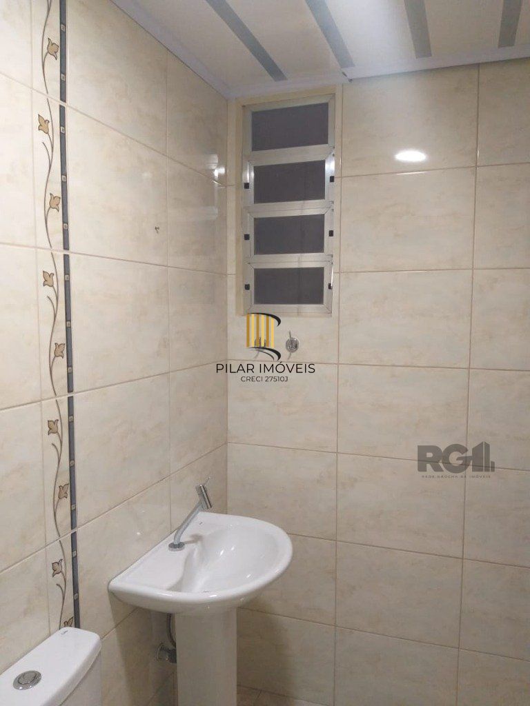 Apartamento 01 do. com estacionamento junto ao novo Cestto da Av. Protásio Alves