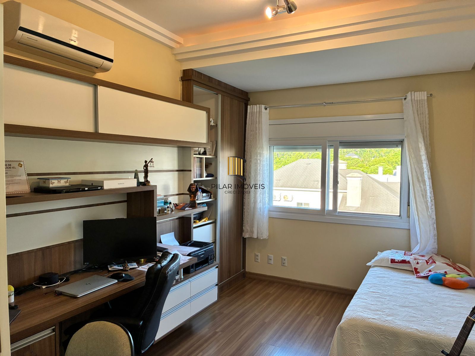 casa 4 dormitórios. 1 suite e demais peças