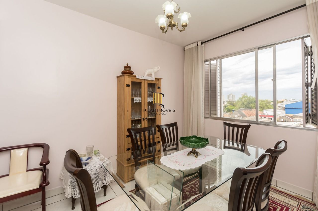 Apartamento semimobiliado com 2 quartos e 2 banheiros no Bairro Floresta