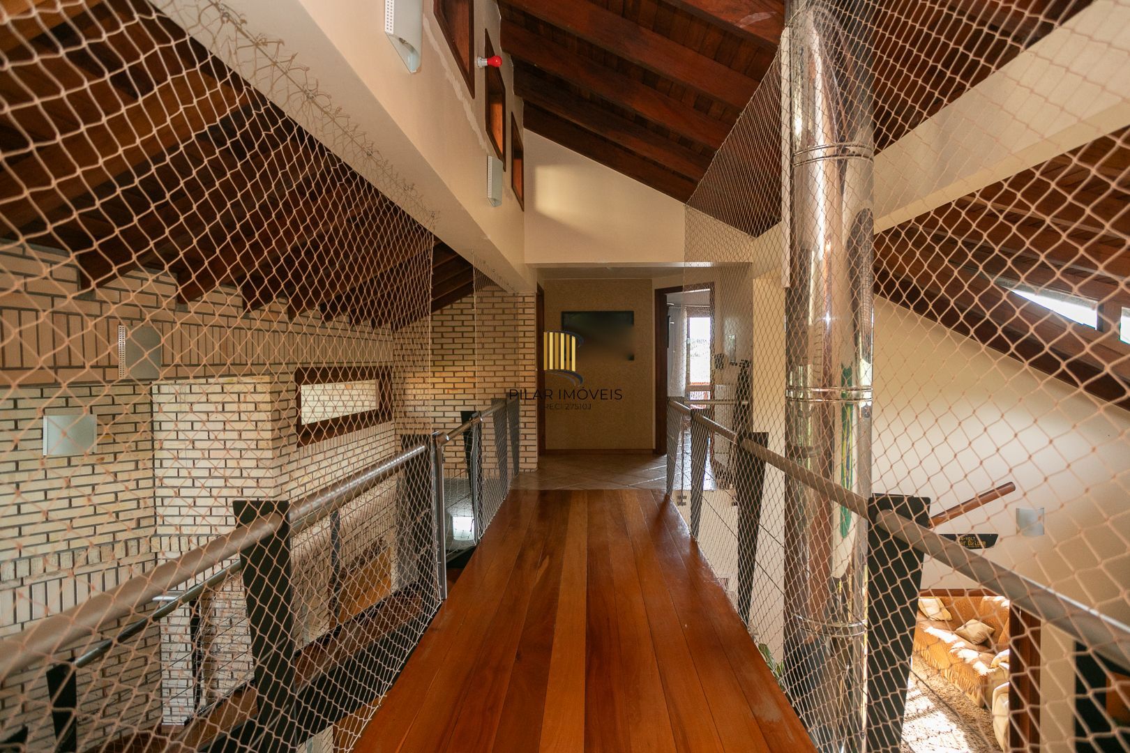 Casa mobiliada em condomínio