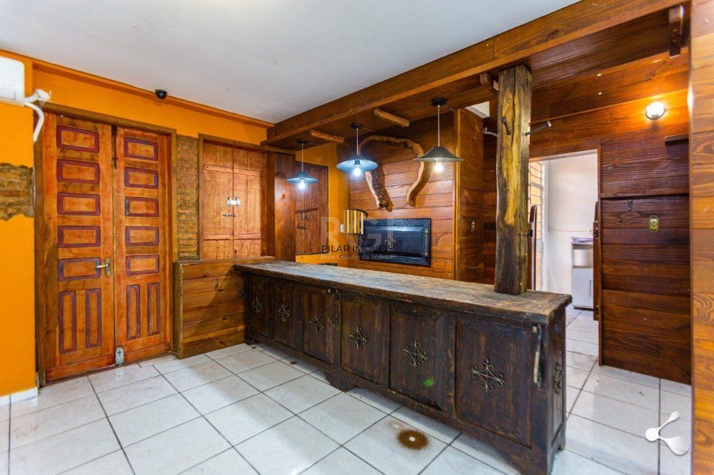 Casa para Venda - 500m², 3 dormitórios, sendo 3 suites, 4 vagas - Vila Ipiranga
