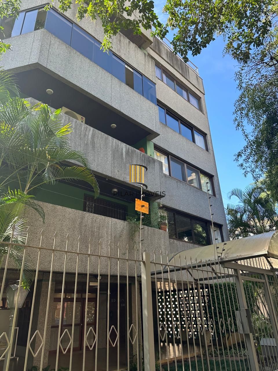 Cobertura de 03 dormitórios com opção de 05, 03 garagens. Bairro Higienópolis