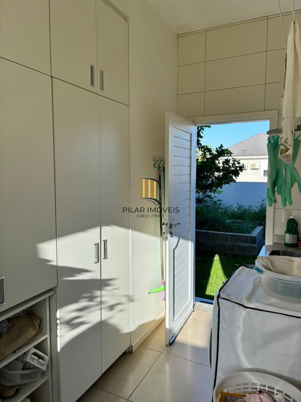 casa 4 dormitórios. 1 suite e demais peças