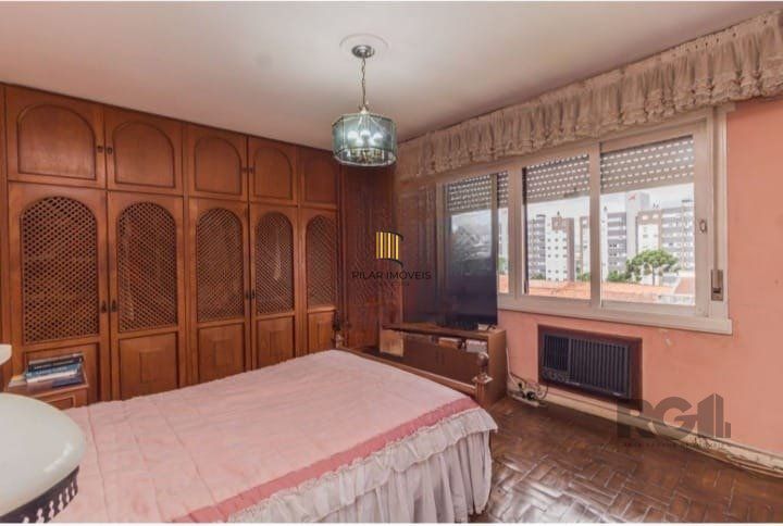 Casa 4 dormitórios no bairro Santo Antônio