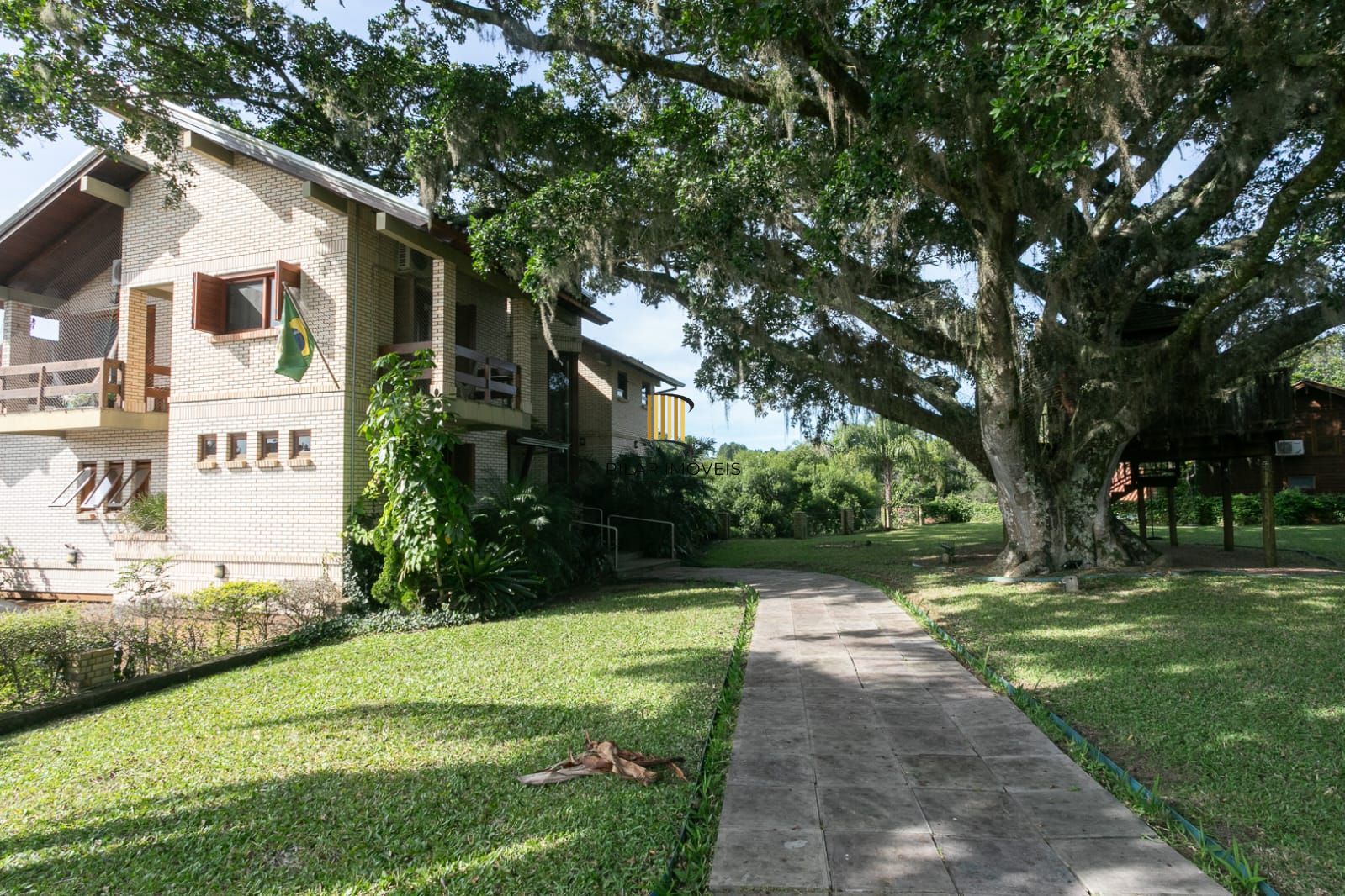 Casa mobiliada em condomínio