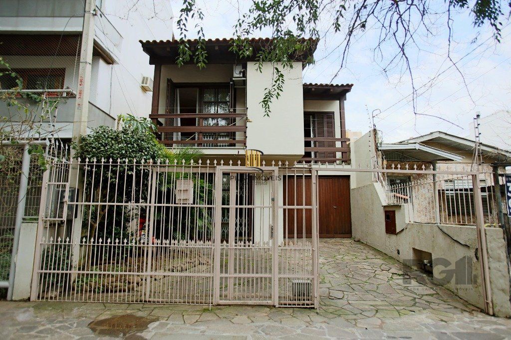 Casa 3 Dormitório(s) Bairro Petrópolis