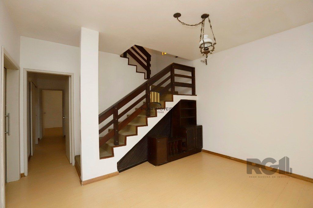 Casa 5 dormitórios no bairro Partenon