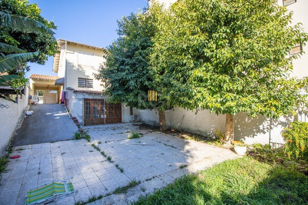 Sobrado para Venda - 139.18m², 3 dormitórios, sendo 1 suites, 4 vagas - Cristo Redentor