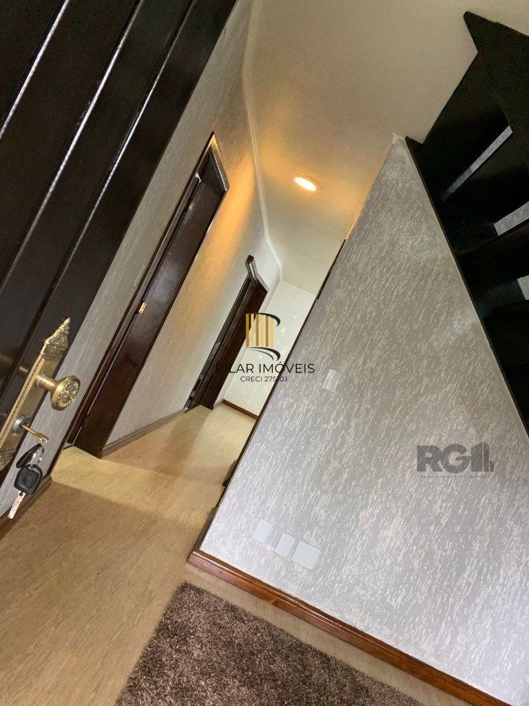 Casa sobrado com 03 dormitórios e garagem para 3 carros na cidade de Nova Petrópolis