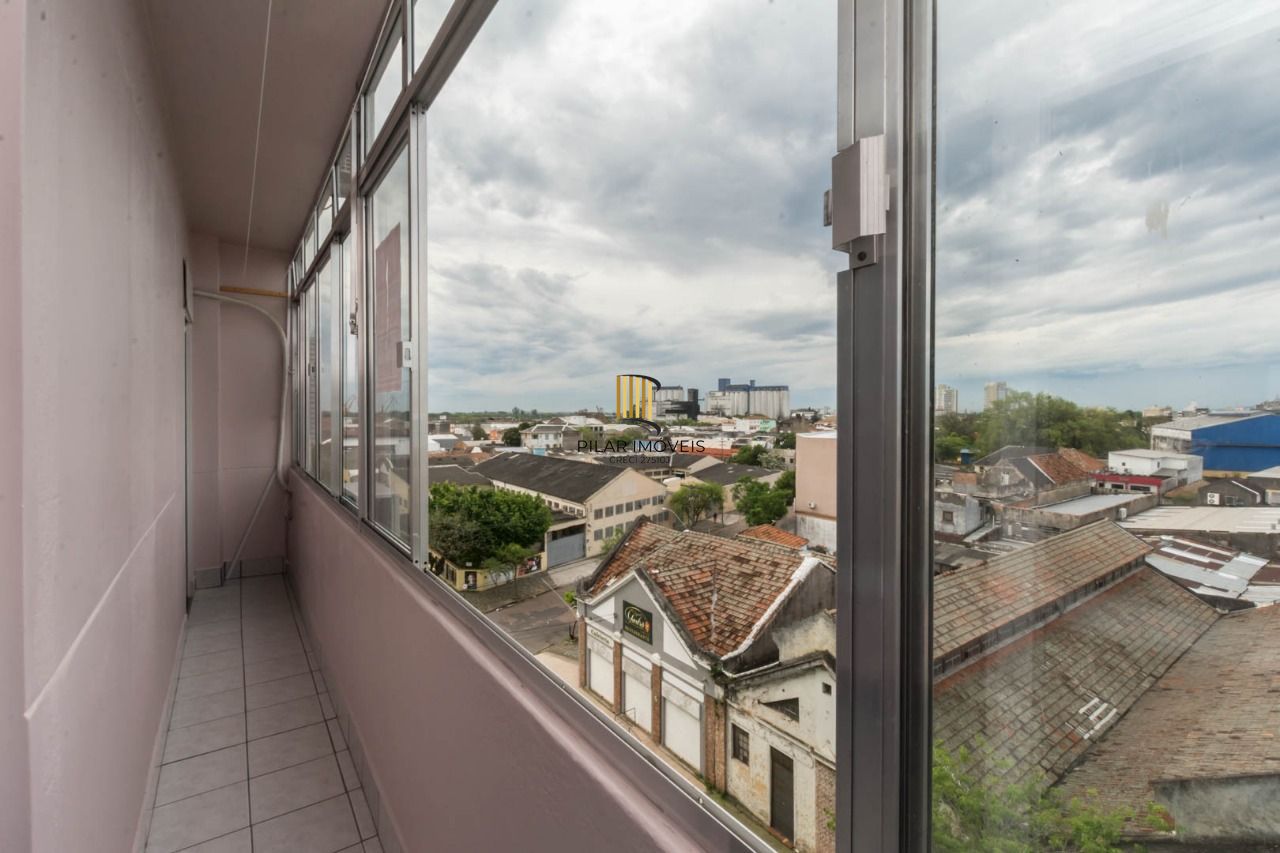 Apartamento semimobiliado com 2 quartos e 2 banheiros no Bairro Floresta