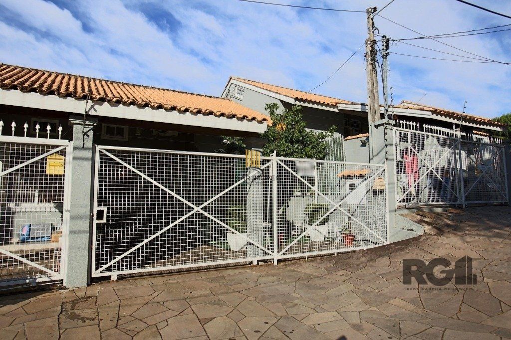 Casa para Venda - 70m², 3 dormitórios, 2 vagas - Jardim Leopoldina