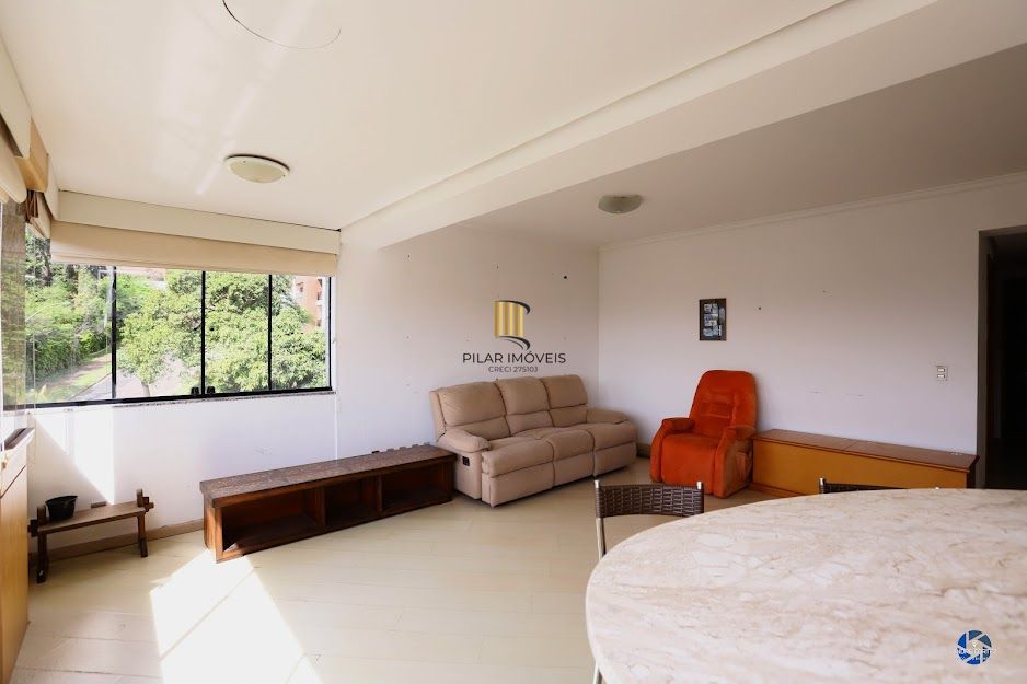 Apartamento semi mobiliado com churrasqueira e 02 garagens no Menino Deus em Porto Alegre