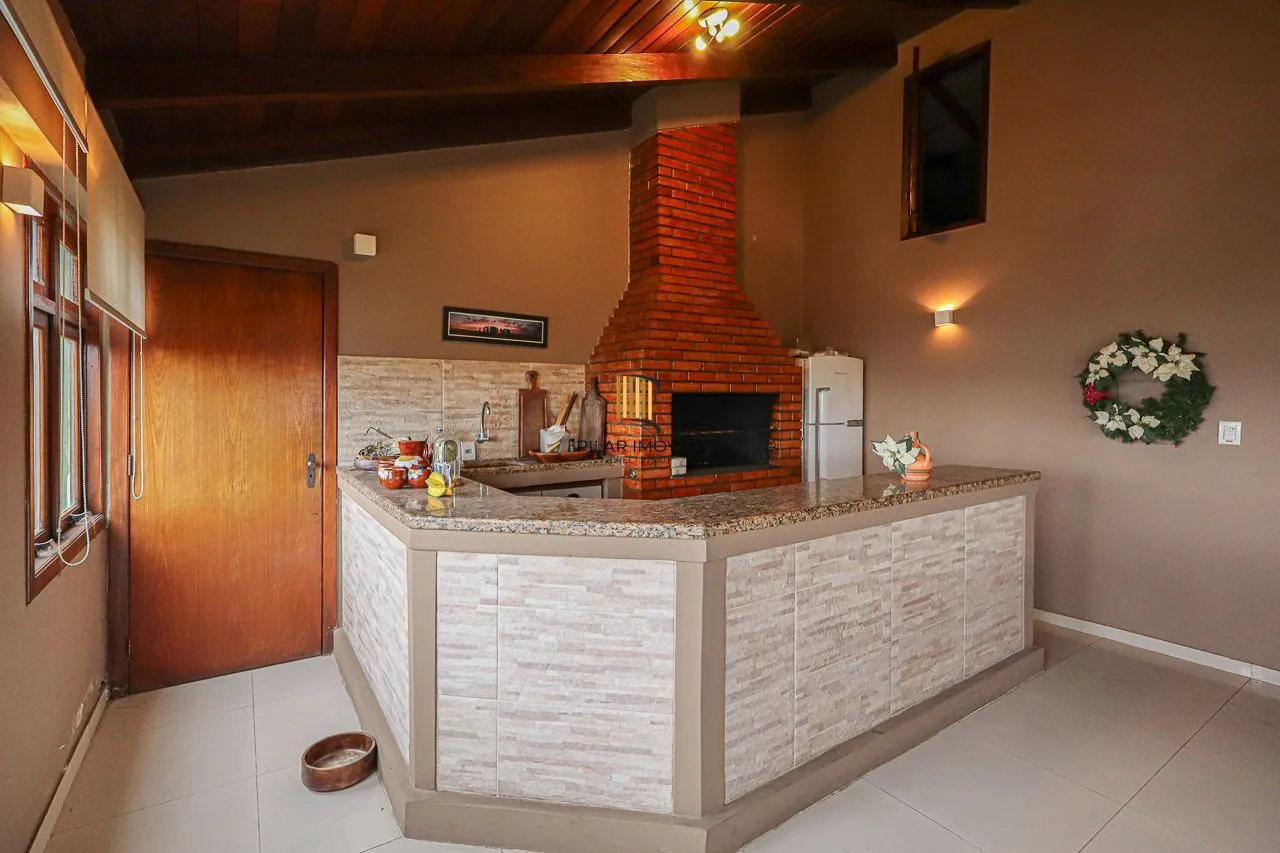 Apartamento cobertura de 03 dormitórios com opção de 05, 03 garagens. Bairro Higienópolis