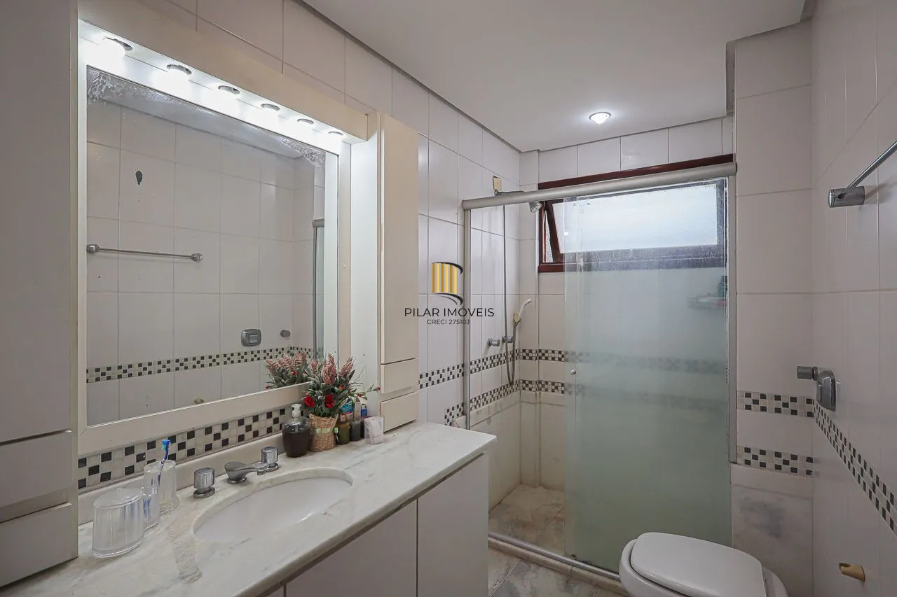 Apartamento cobertura de 03 dormitórios com opção de 05, 03 garagens. Bairro Higienópolis