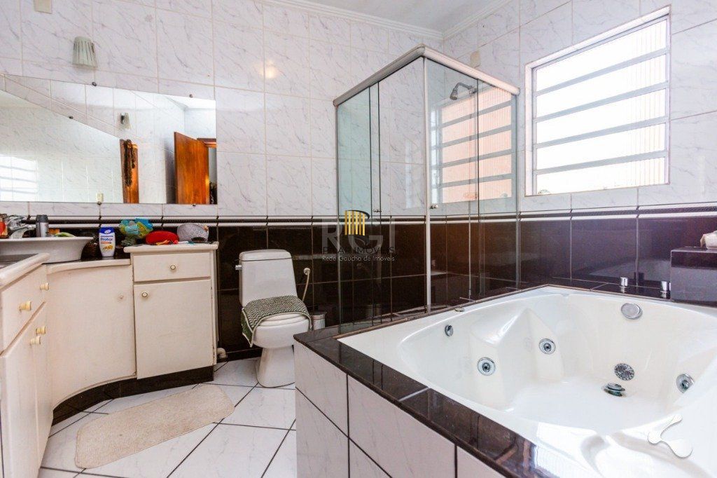 Casa para Venda - 231.27m², 3 dormitórios, sendo 1 suites, 3 vagas - Cristal