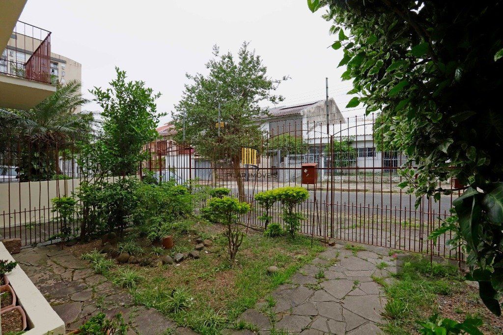 Casa 5 dormitórios no bairro Partenon