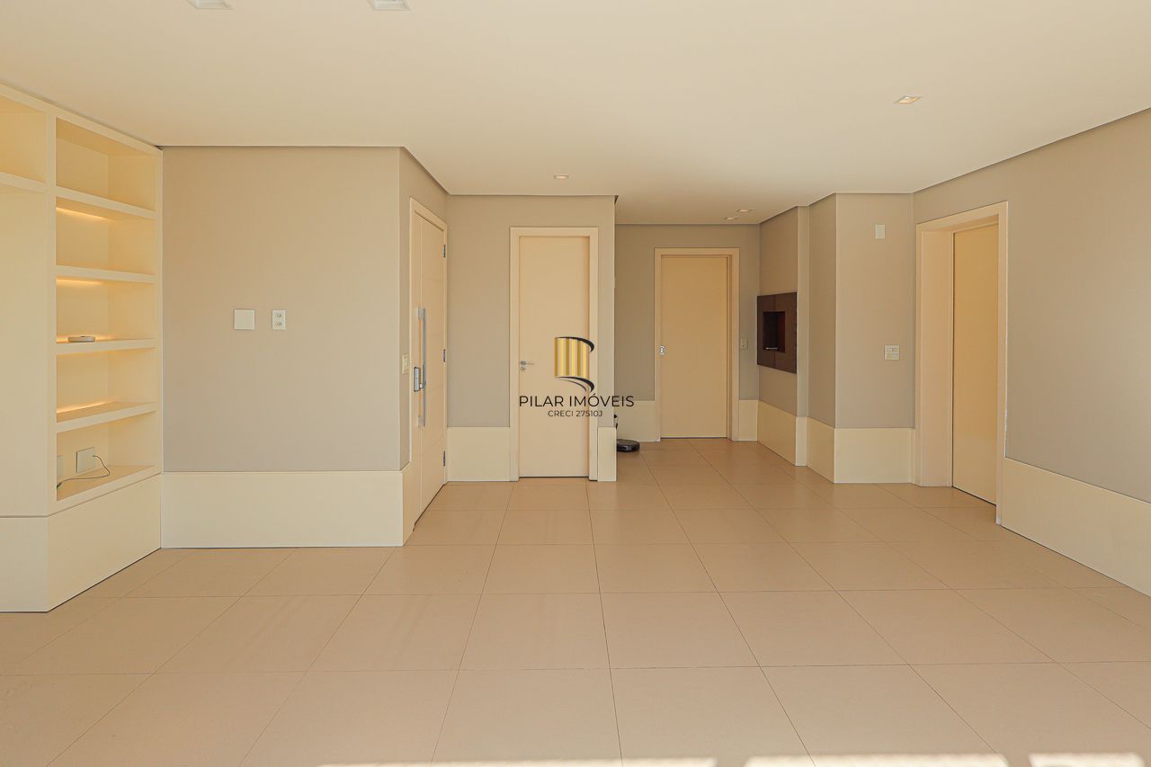 Apartamento de 3 quartos, 3 suítes, com 02 garagens individuais no Bairro Petrópolis, próximo a Encol.
