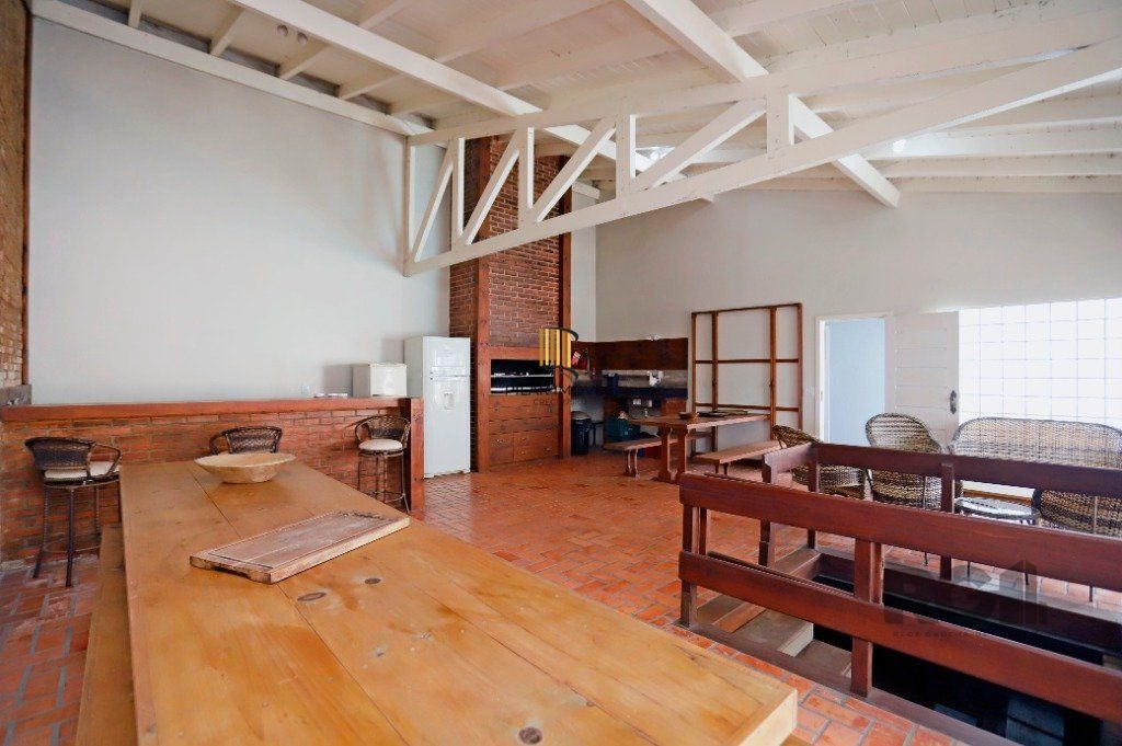 Casa 04 suítes no Bairro Ipanema em Porto Alegre