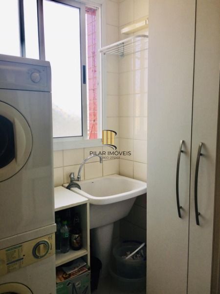 Apartamento com 02 dormitórios, 02 vagas de garagem no Bairro Floresta