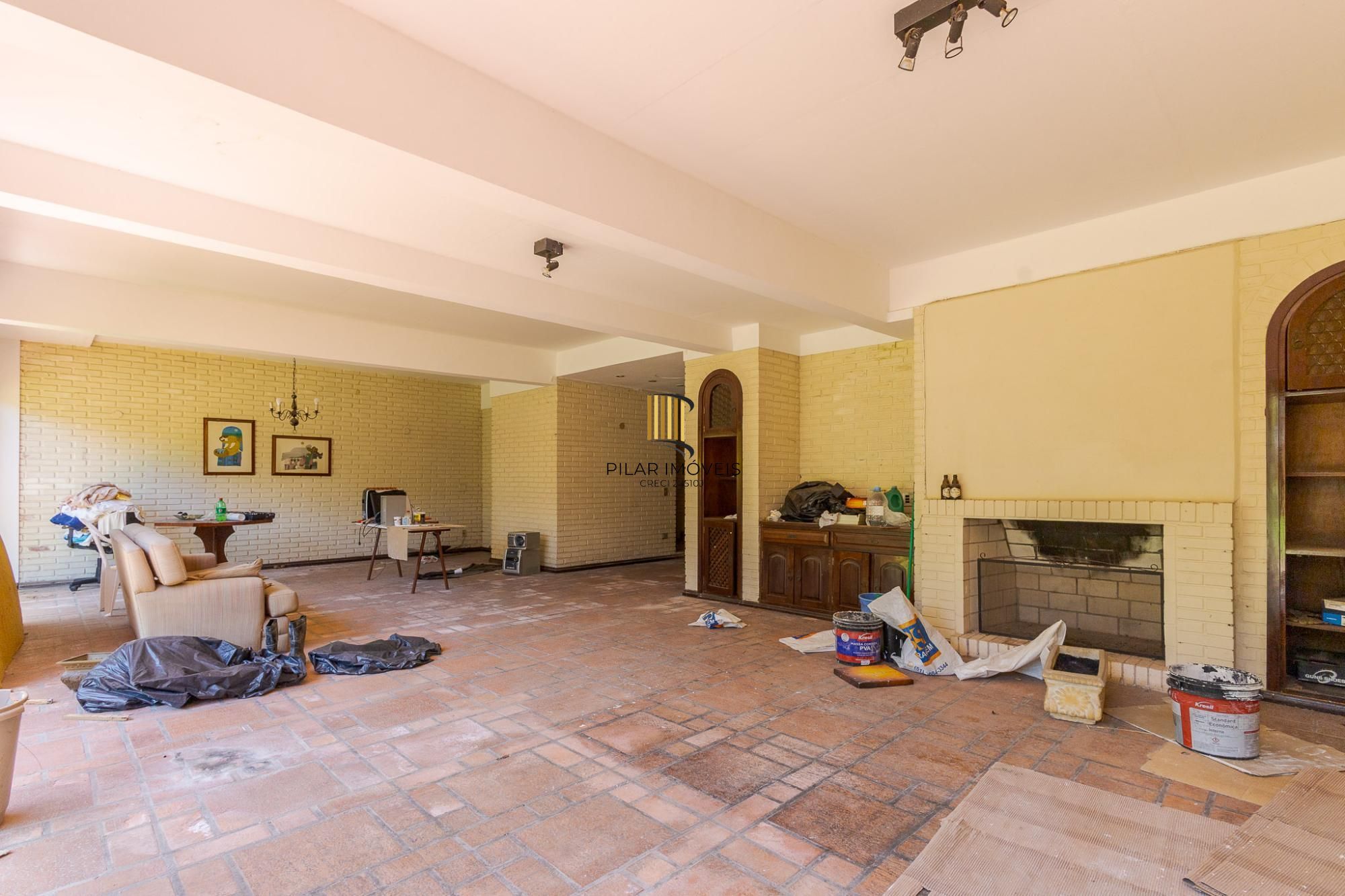 Ampla casa  próximo ao Barra Shopping com 459m2 privativos