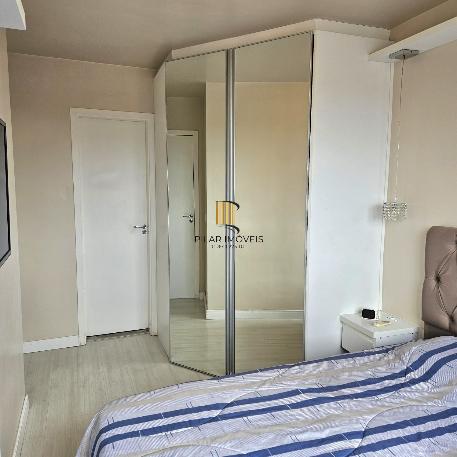 apartamento de 02 dormitórios com sacada e garagem