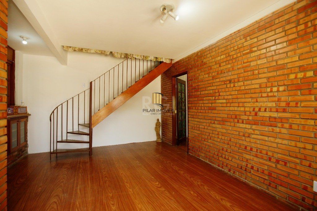 Casa para Venda - 350m², 3 dormitórios, 3 vagas - Passo da Areia