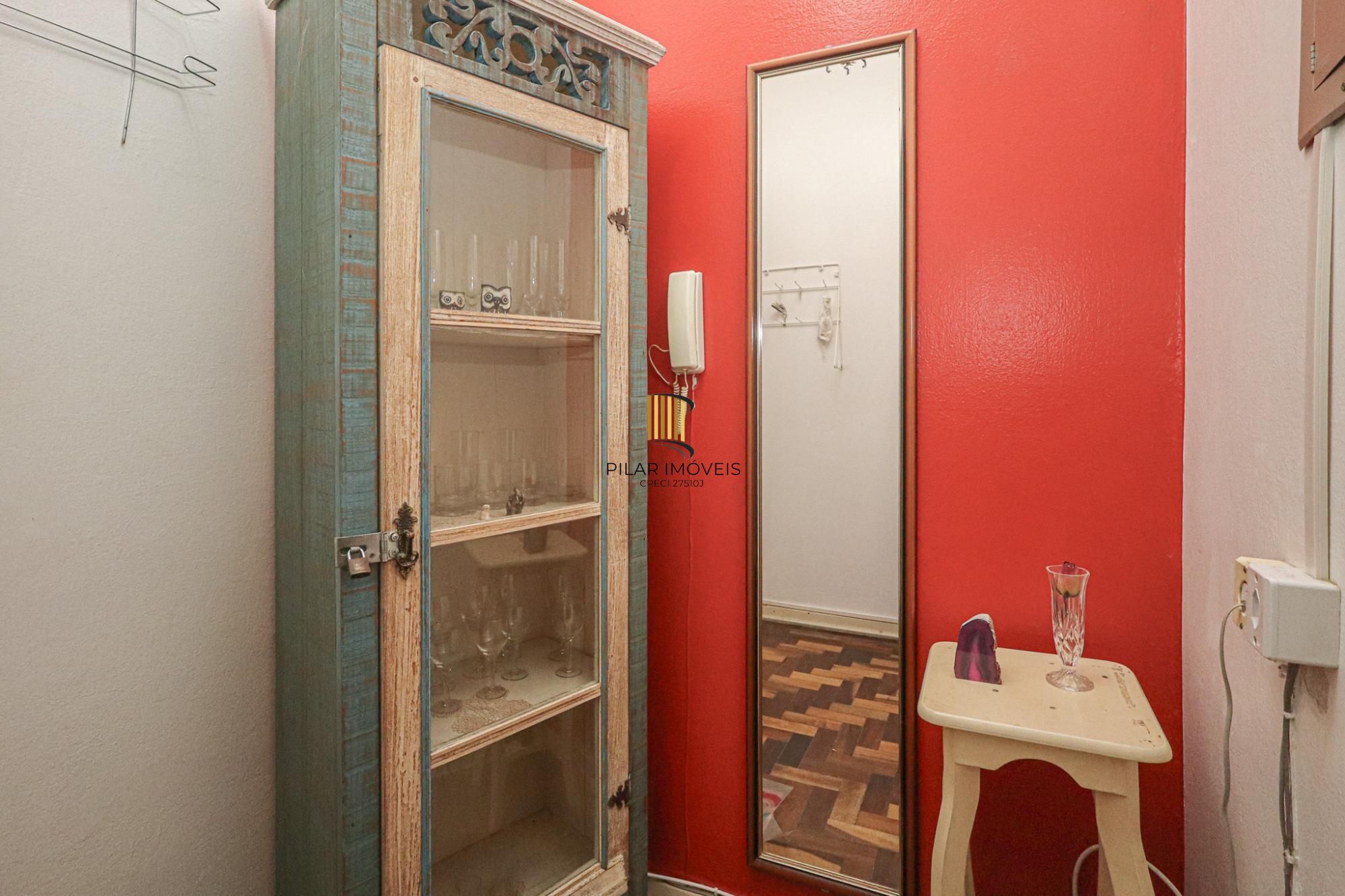 Apartamento 03 dormitórios de frente na Cristóvão Colombo em Porto Alegre